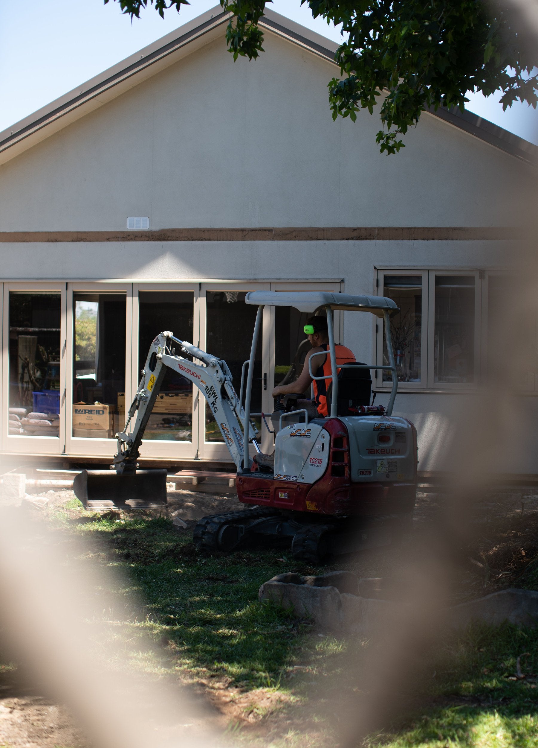 EARTHMOVING & EXCAVATION